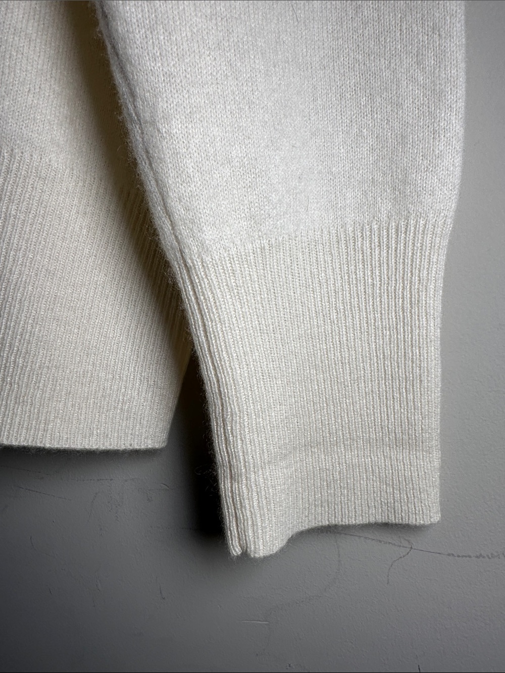 Neiman Marcus Cozy cream cashmere Turtleneck Sweater - Picture 4 of 6